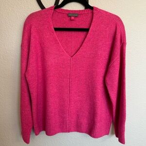 Vince Camuto Small Pink V-neck Sweater